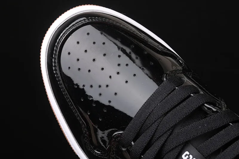 All categories Air Jordan Jordan series basketball shoes Air Jordan 1 Low New version Air Jordan 1 Low AJ1 Joe 1 low-top patent leather black gold cultural and leisure sports sneakers 554723-032